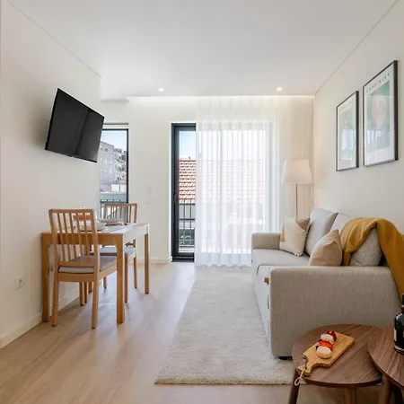 Hostwise - Premium & Modern Building Apartment Porto