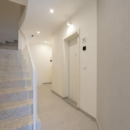 Hostwise - Premium & Modern Building Apartment