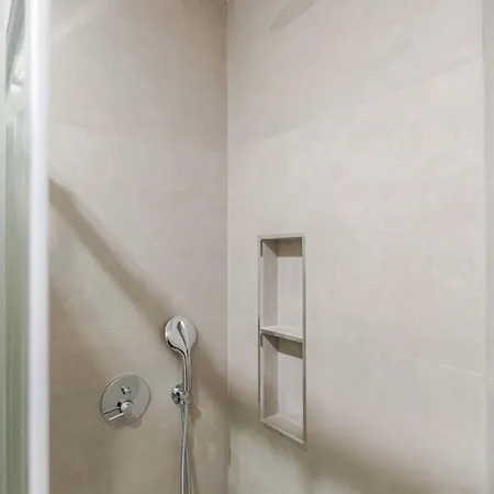 Hostwise - Premium & Modern Building *