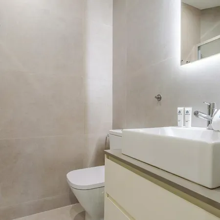 Hostwise - Premium & Modern Building Apartment *