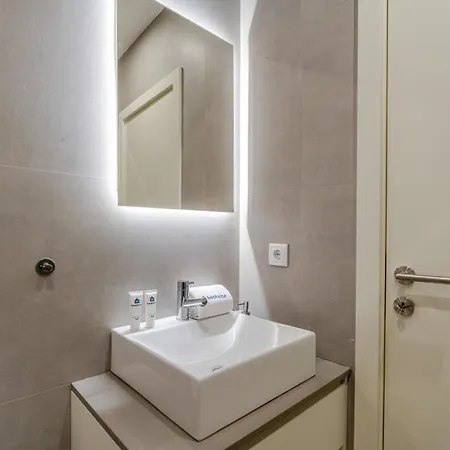 Hostwise - Premium & Modern Building Apartment