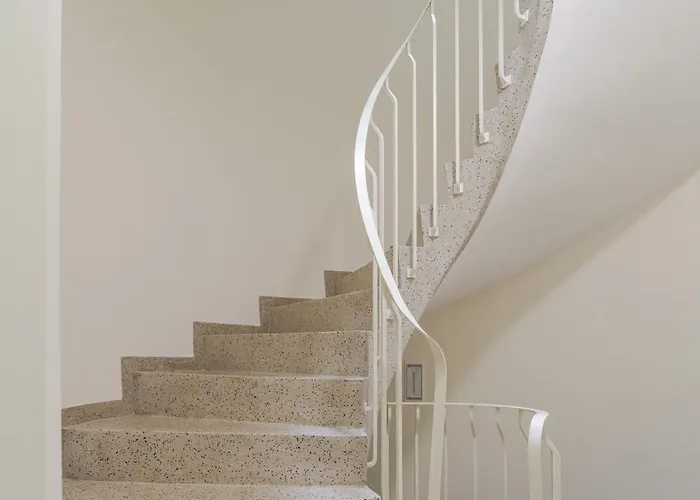 Hostwise - Premium & Modern Building